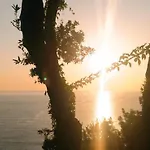 To Limanaki Konukevi