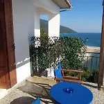 Konukevi To Limanaki
