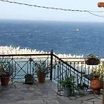 To Limanaki Konukevi