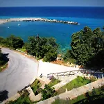 To Limanaki Konukevi