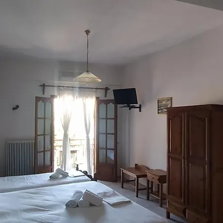 το λιμανάκι Πανσιόν Χορευτό