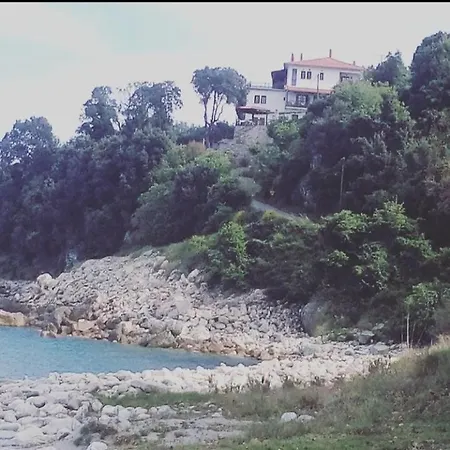 το λιμανάκι 3*