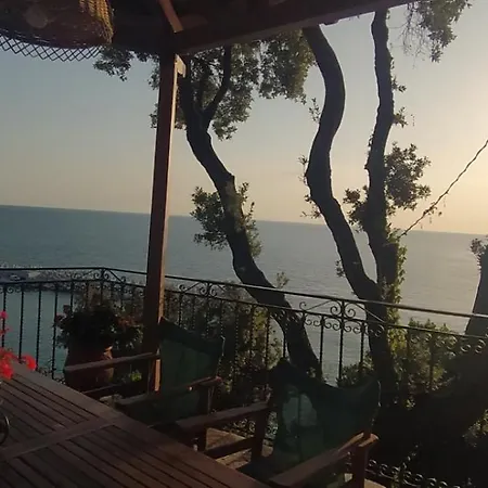 το λιμανάκι Πανσιόν Χορευτό