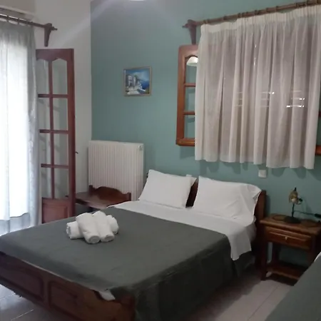 το λιμανάκι Πανσιόν 3*