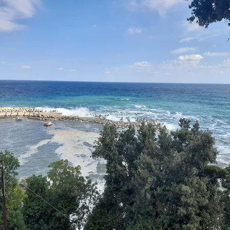 Pensión To Limanaki