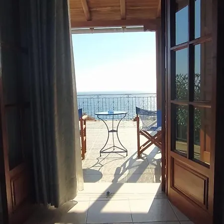 το λιμανάκι Πανσιόν Χορευτό