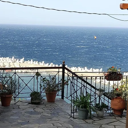 το λιμανάκι Πανσιόν