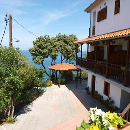 Pensión To Limanaki Khorevtón