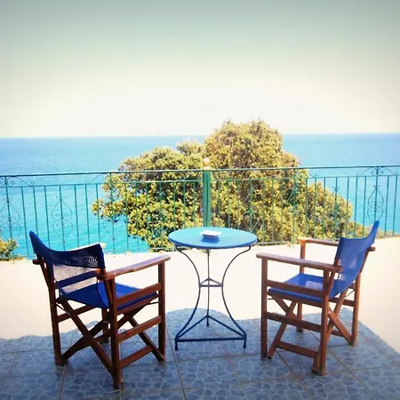 To Limanaki Guest house Chorefton