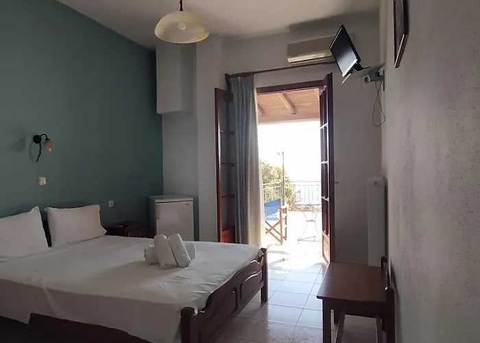 Pensión To Limanaki