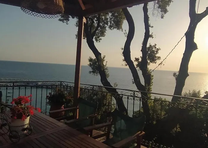 To Limanaki Pensión Khorevtón