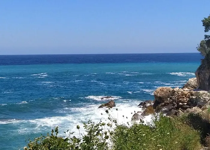 To Limanaki Khorevtón