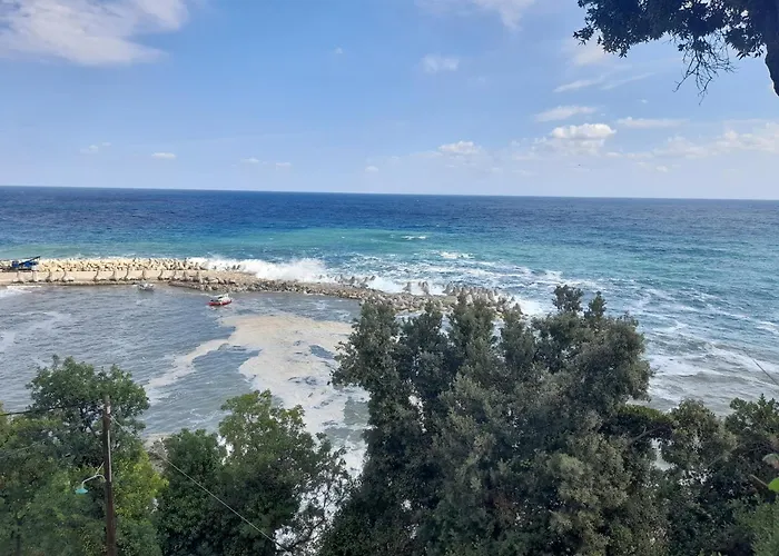 Pensión To Limanaki