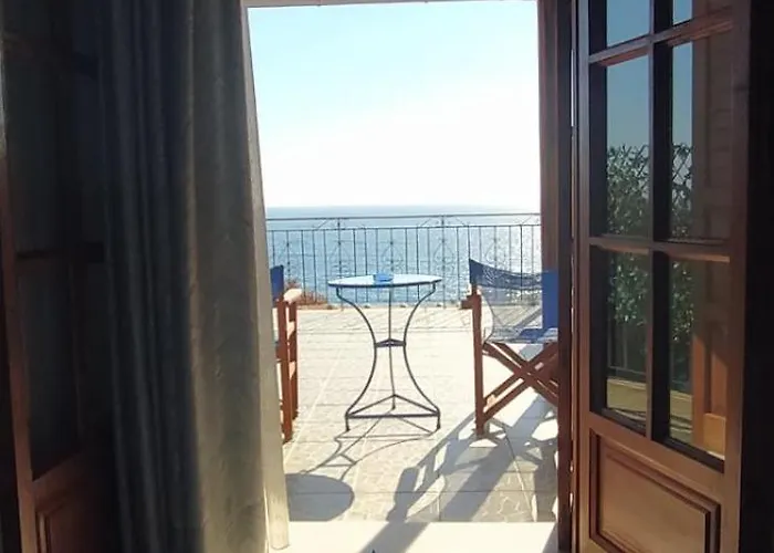 To Limanaki Pensión Khorevtón