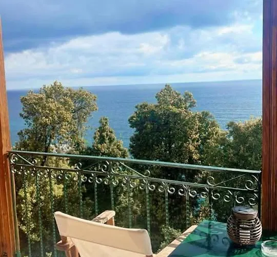 Pensión To Limanaki