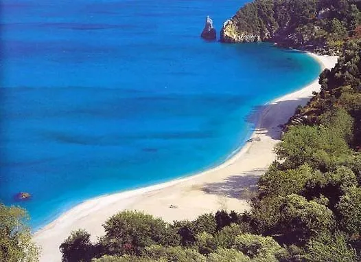 To Limanaki Chorefton