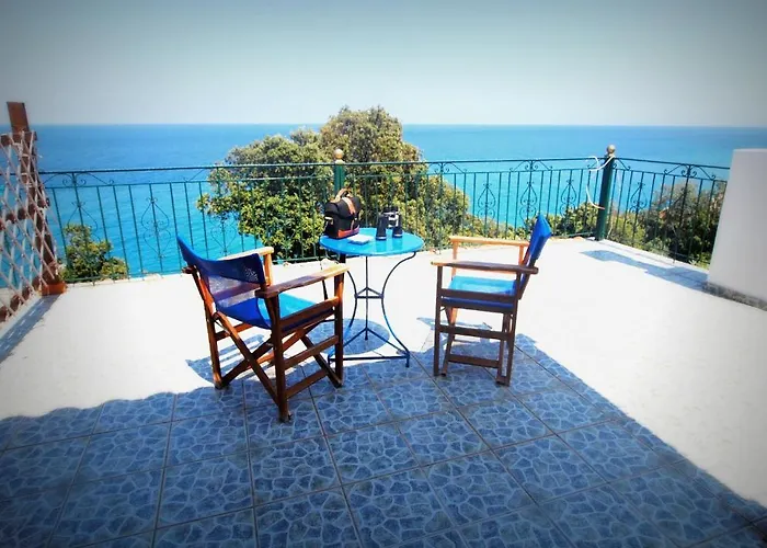 Pensión To Limanaki