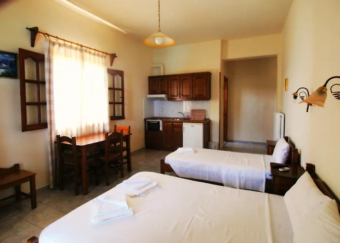 To Limanaki Chorefton