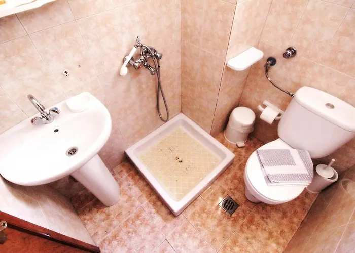 Pensión To Limanaki 3*